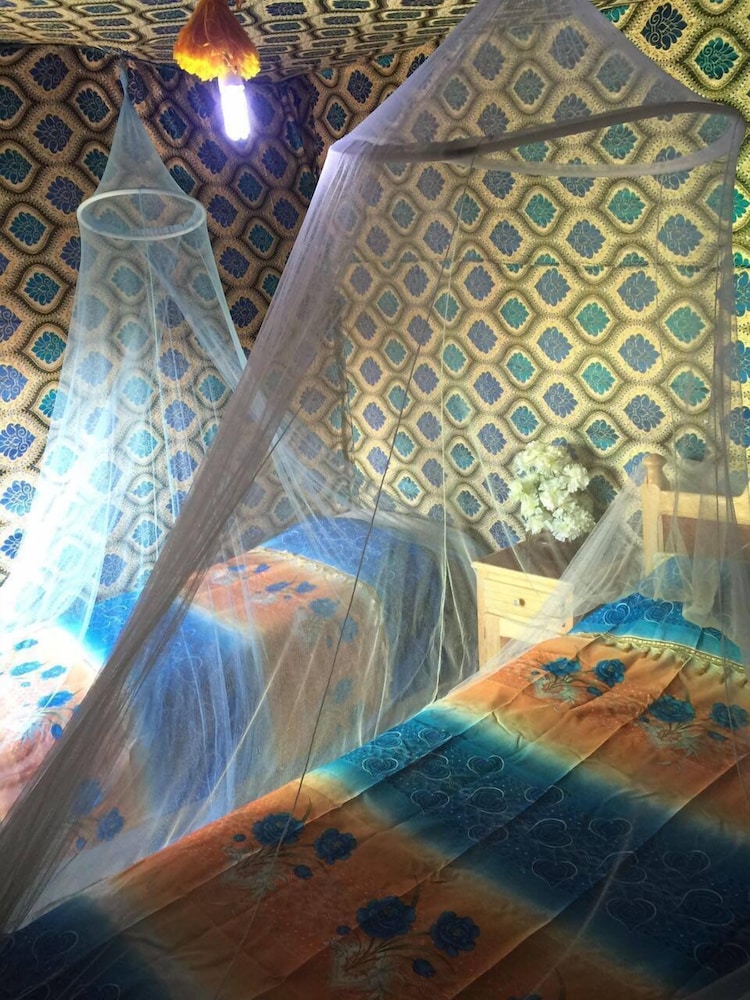Junior Tent, 3 Twin Beds photo 2