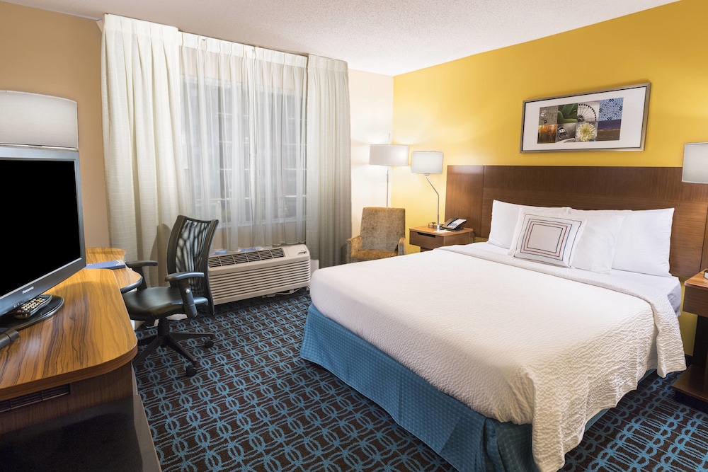 Room, 2 Queen Beds (Mobility Accessible, Tub)