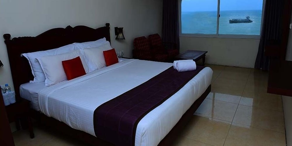 Superior Double Room, 1 King Bed, Ocean View, Oceanfront photo 2