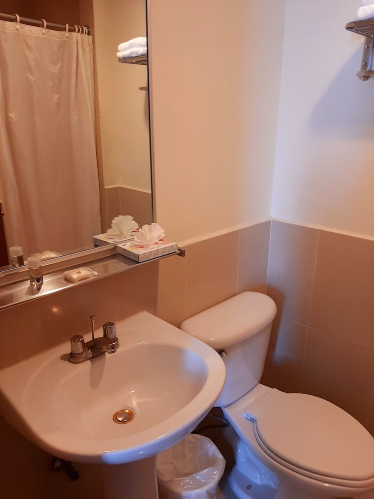 Standard Room, 1 Queen Bed, Non Smoking - Photo 7