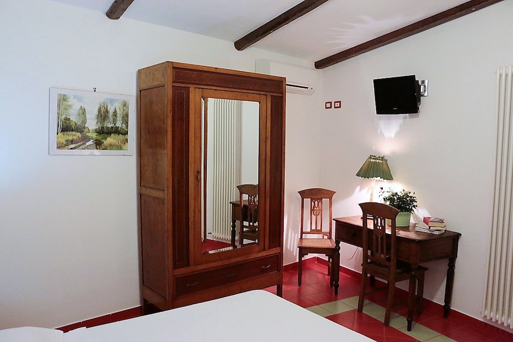 Junior Suite, 2 Bedrooms, No Windows photo 1