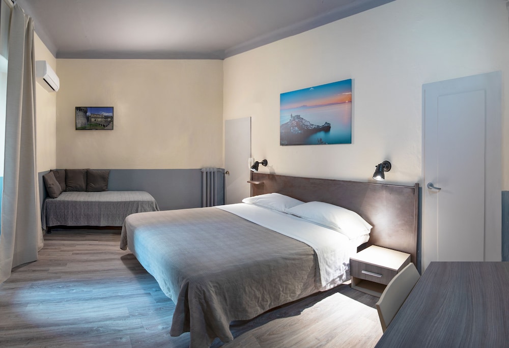 Double Room - Photo 12