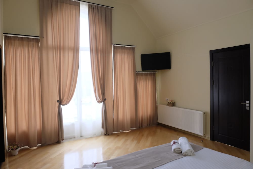 Double Room, Balcony, City View photo 3