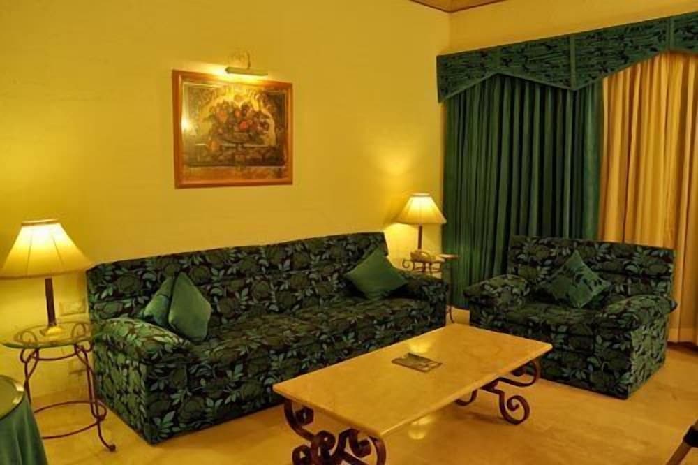 Deluxe Suite - Photo 5