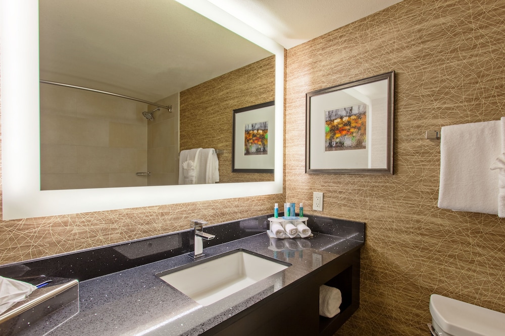 Standard Room, 2 Queen Beds - Photo 6