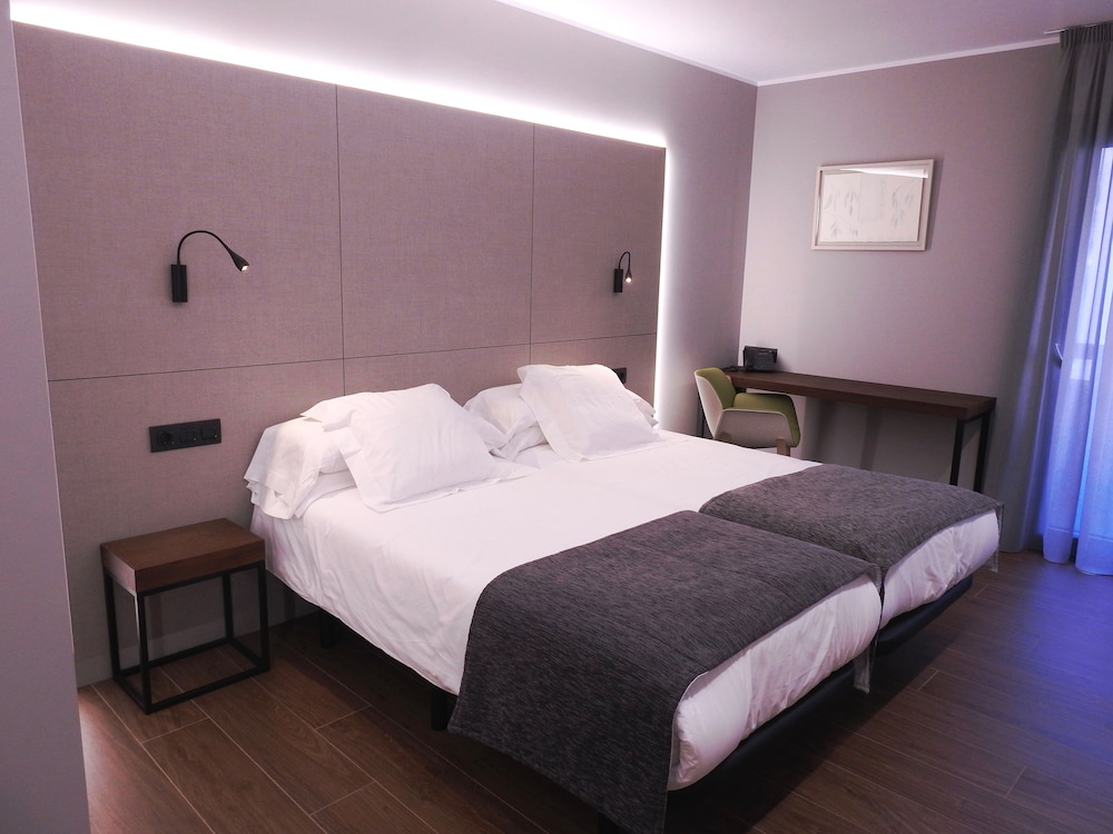 Single Room, Balcony, City View photo 3