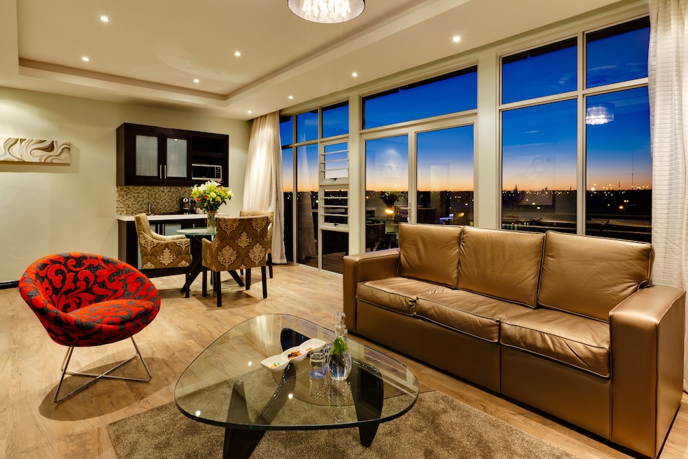 Executive Suite - Photo 5