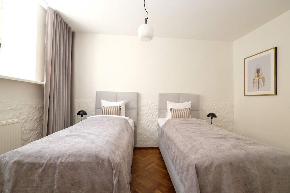 Apartment, 4 Bedrooms, Smoking, 2 Bathrooms