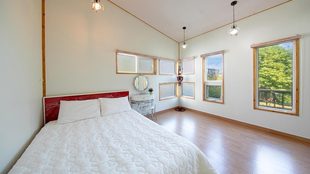 Basic Room, 1 Bedroom (Applemint ( F1 /1Dog Stay Free ))