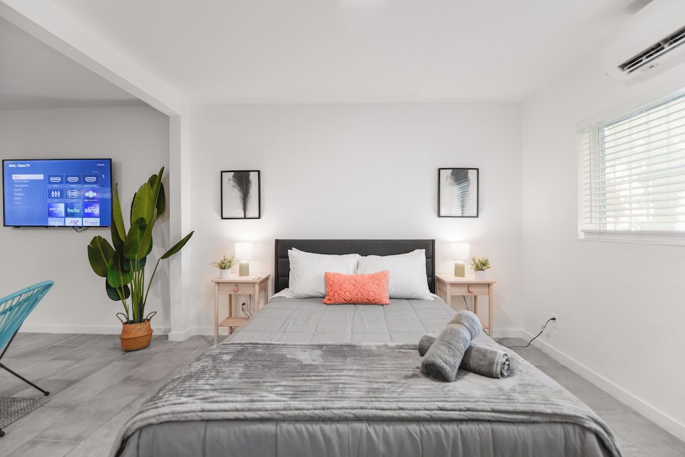 Standard Room, 1 Queen Bed with Sofa bed photo 2