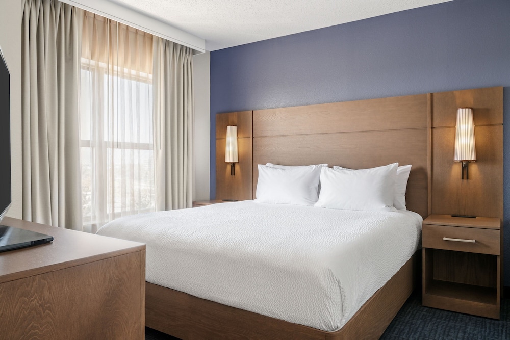 Suite, 2 Bedrooms (Mobility/Hearing Accessible, Tub) photo 2