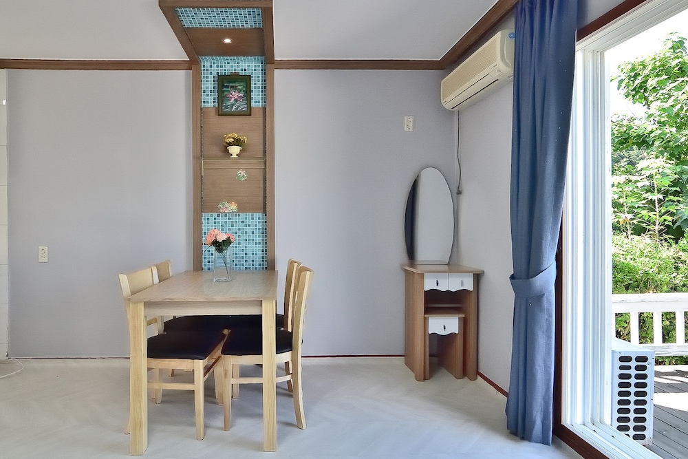 Room (8 PY) photo 2