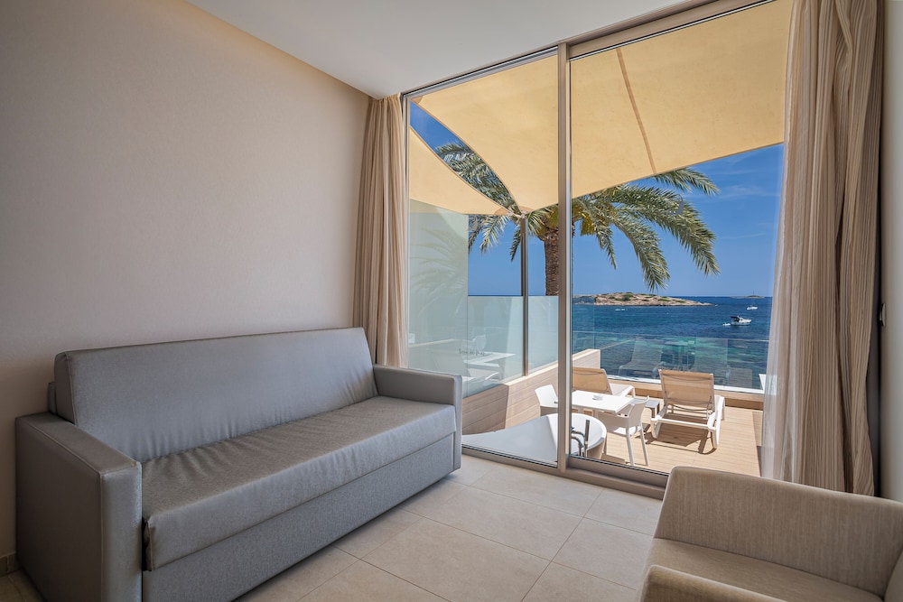 Premium Double Room, Jetted Tub, Oceanfront - Photo 4
