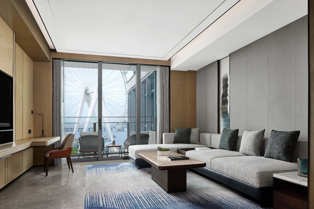 Executive Suite, 1 King Bed, Balcony (Glory Tower)