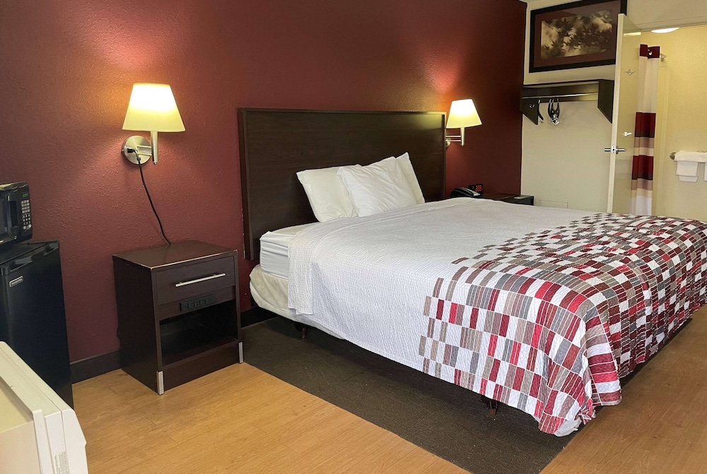 Comfort Room, 1 King Bed, Non Smoking photo 3