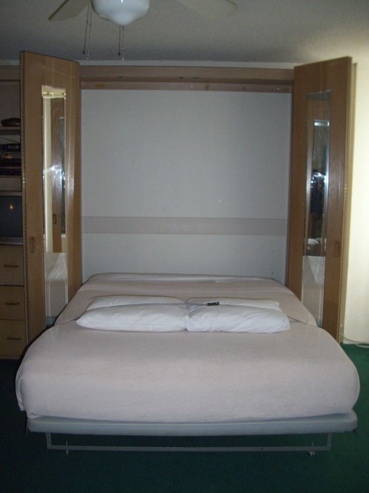 Queen Kitchenette - Photo 8