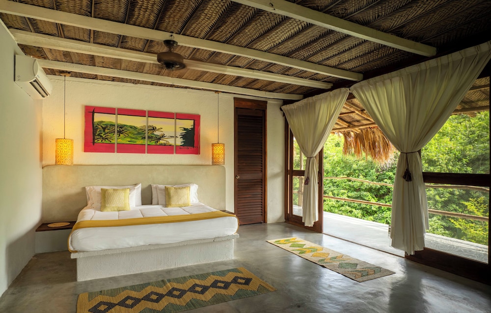 Suite, 1 King Bed, River View photo 1