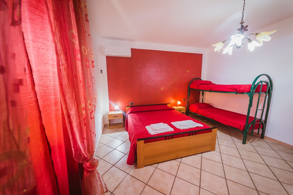 Standard Quadruple Room, Ensuite, Garden View photo 3