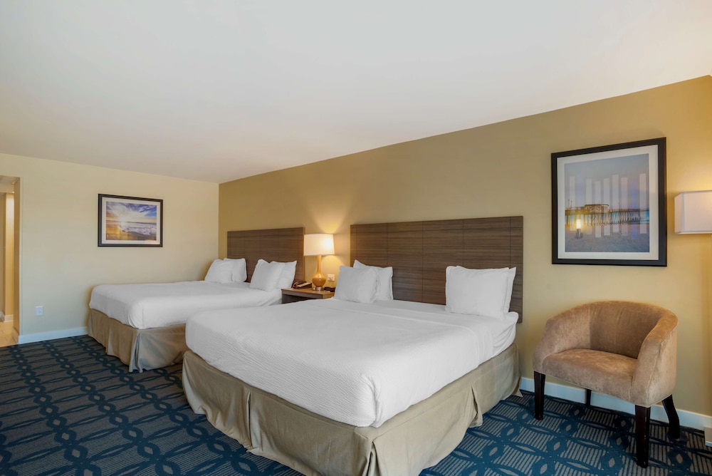 Standard Room, Multiple Beds, Non Smoking, Balcony (Shower Only) photo 2
