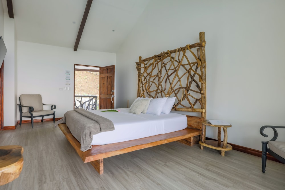 Romantic Studio Suite, 1 King Bed photo 3