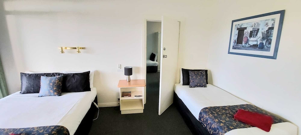 Deluxe Room, Non Smoking, Balcony (Deluxe Family Ajoining) photo 3
