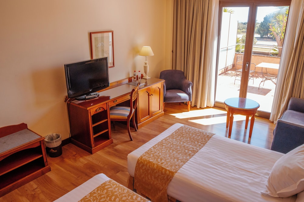 Premium Double or Twin Room, Balcony - Photo 4