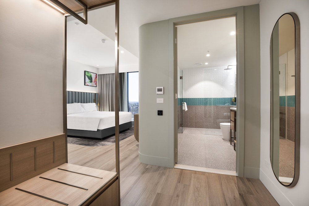 Suite, 1 King Bed, Kitchenette, Bay View (Dining) - Photo 6