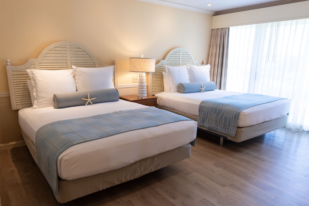2 Queen Beds Upper Harborview