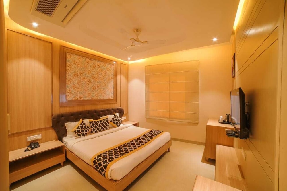 Business Double Room, City View