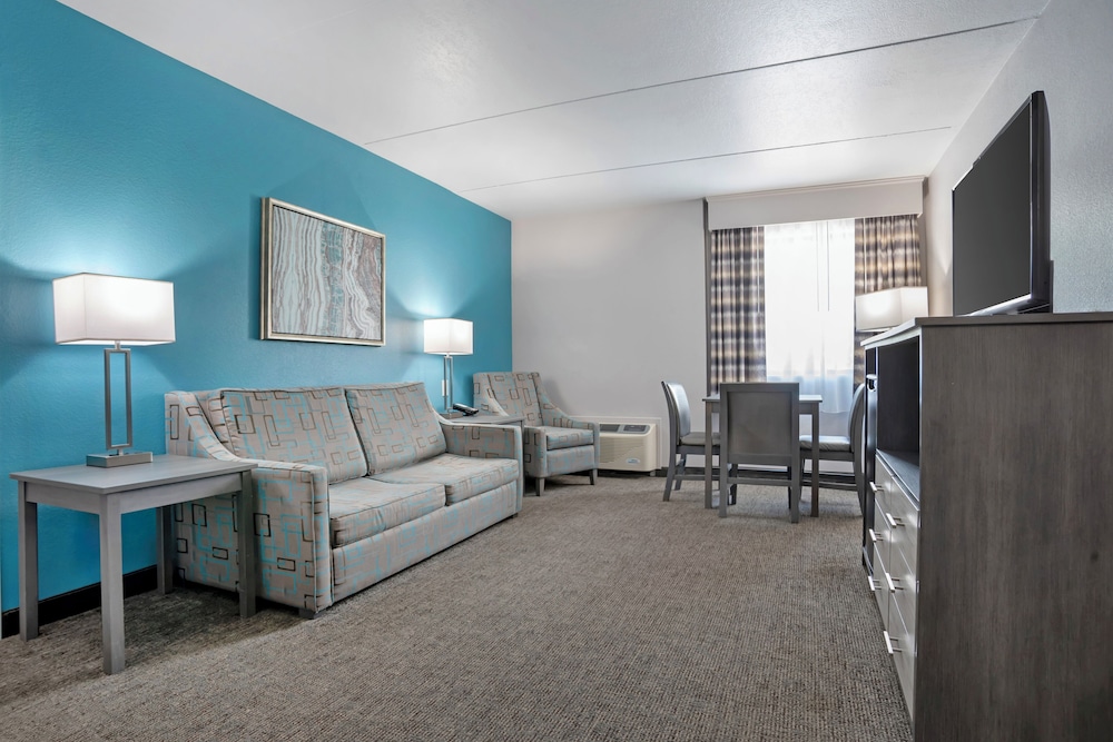 Suite, Multiple Beds, Non Smoking, Refrigerator & Microwave (with Sofabed) - Photo 3