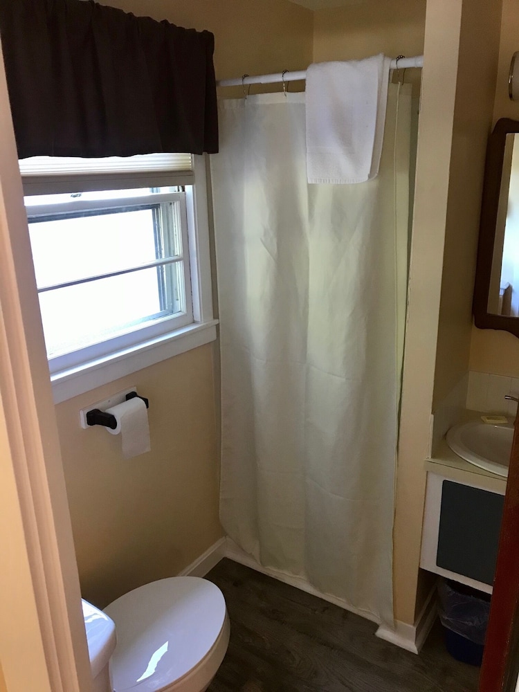 Superior Room, 1 King Bed, Refrigerator & Microwave, River View photo 3
