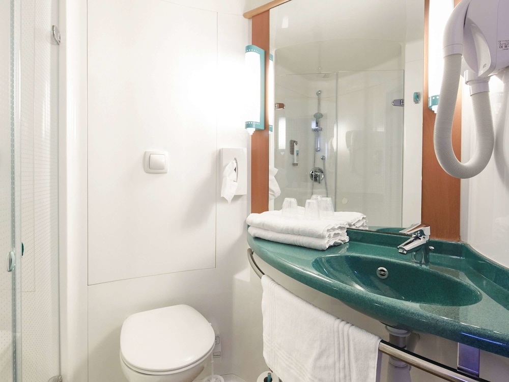 Standard Room, 2 Twin Beds - Photo 2