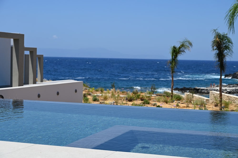 Junior Suite with private pool and jacuzzi +Car (a luxury SUV -free 2-way transfer from Chania apt.)