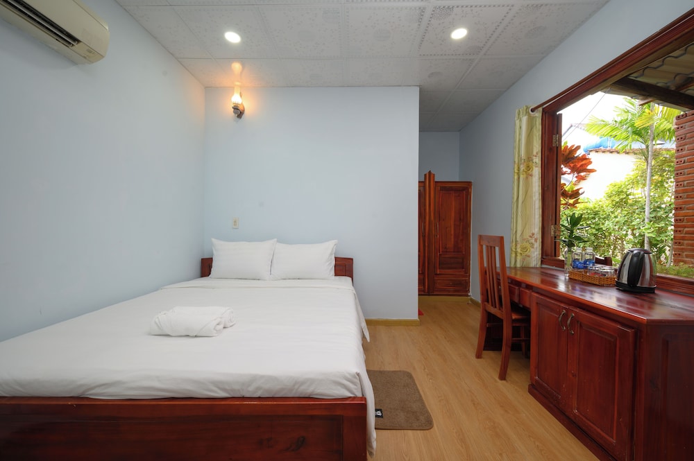 Basic Double Room, Pool View