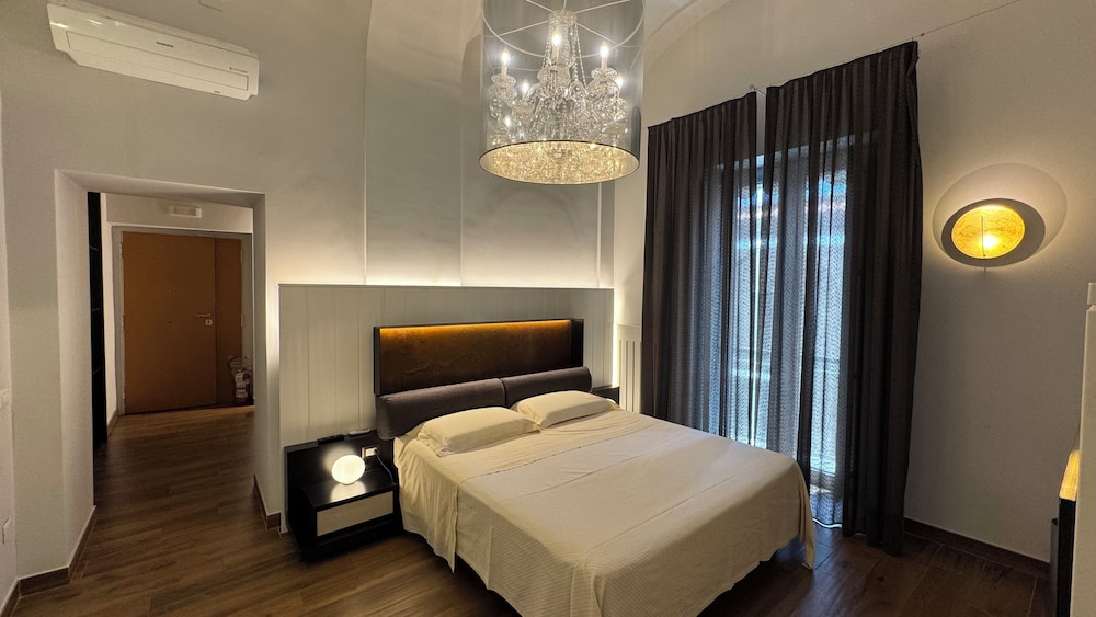 Junior Suite, 1 King Bed with Sofa bed, Non Smoking, Housekeeping