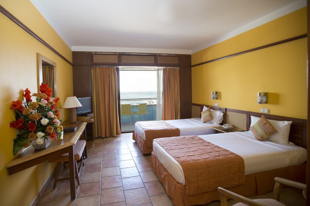 Superior Single Room, Partial Sea View photo 3