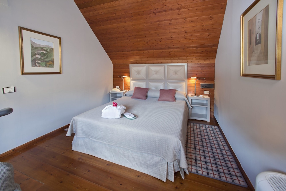 Duplex - Photo 1