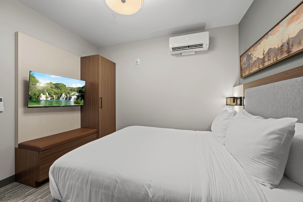 Comfort Suite, 1 Queen Bed with Sofa bed, Kitchenette, Ground Floor photo 2