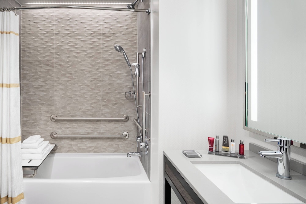 Room, 2 Double Beds (Mobility Accessible, Tub) - Photo 4