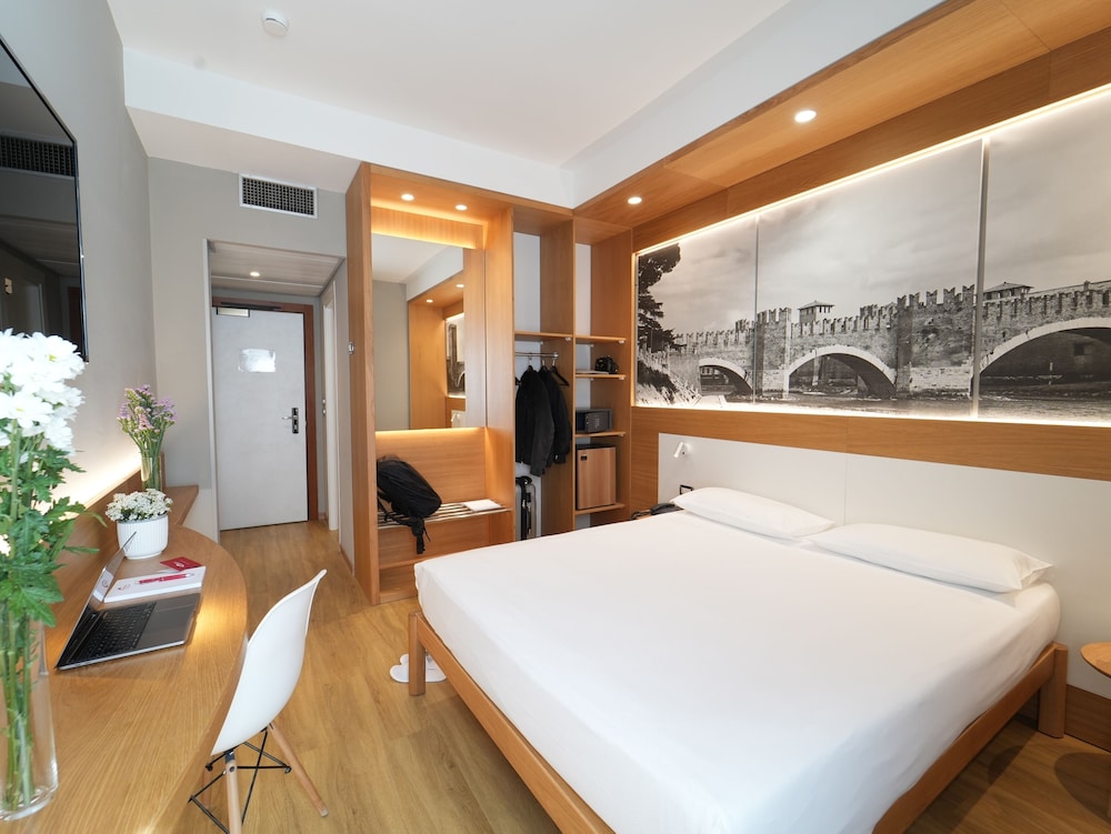 Classic Double Room, 1 Queen Bed