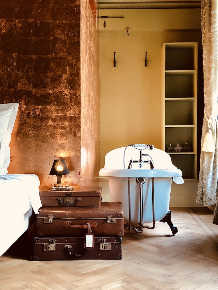 Deluxe Double Room, Bathtub photo 3