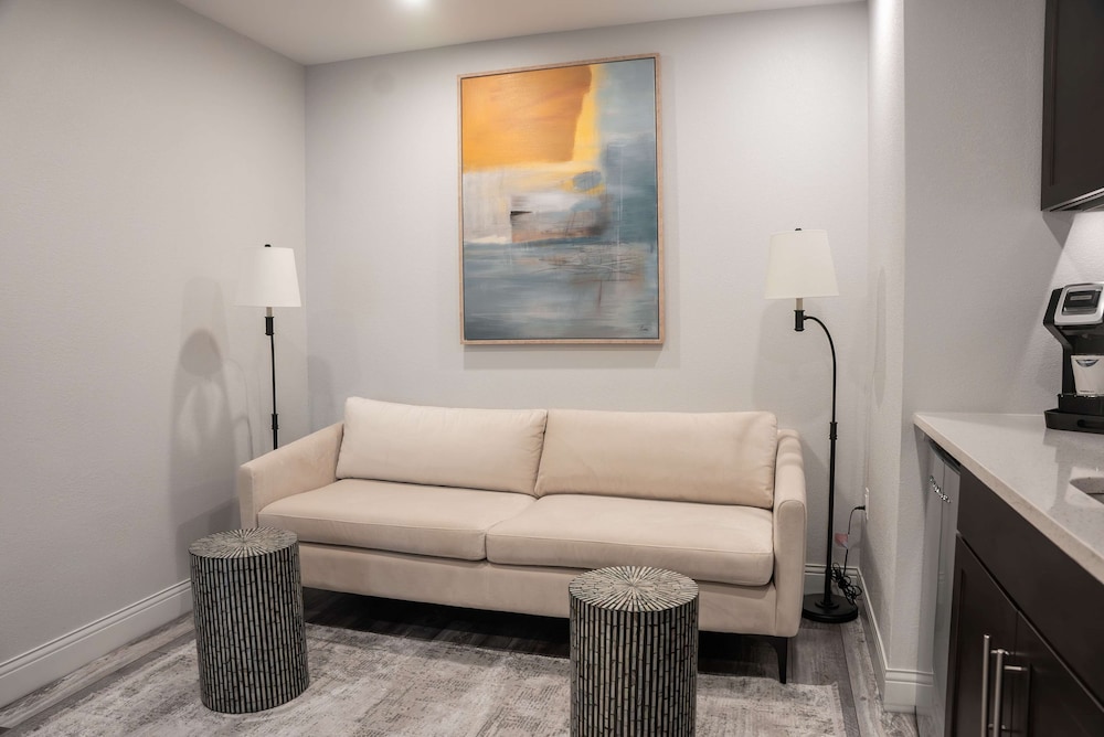 Suite, 2 Queen Beds, Kitchen (Conference Suite) - Photo 6