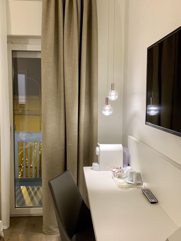 Deluxe Double Room, Non Smoking, Ensuite (Glance) photo 3