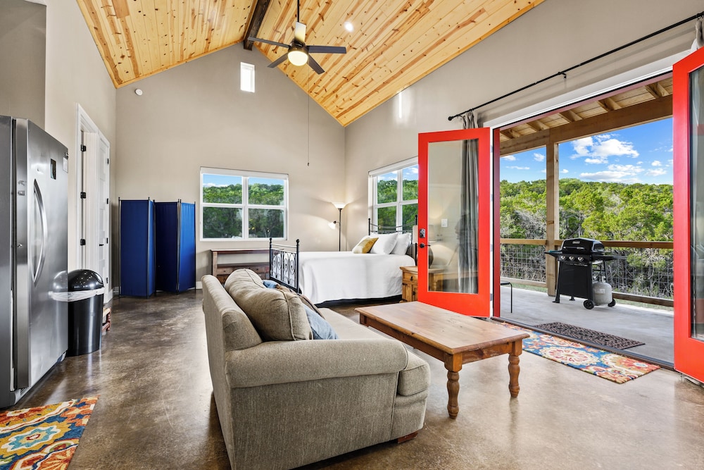 Deluxe Studio Suite photo 3