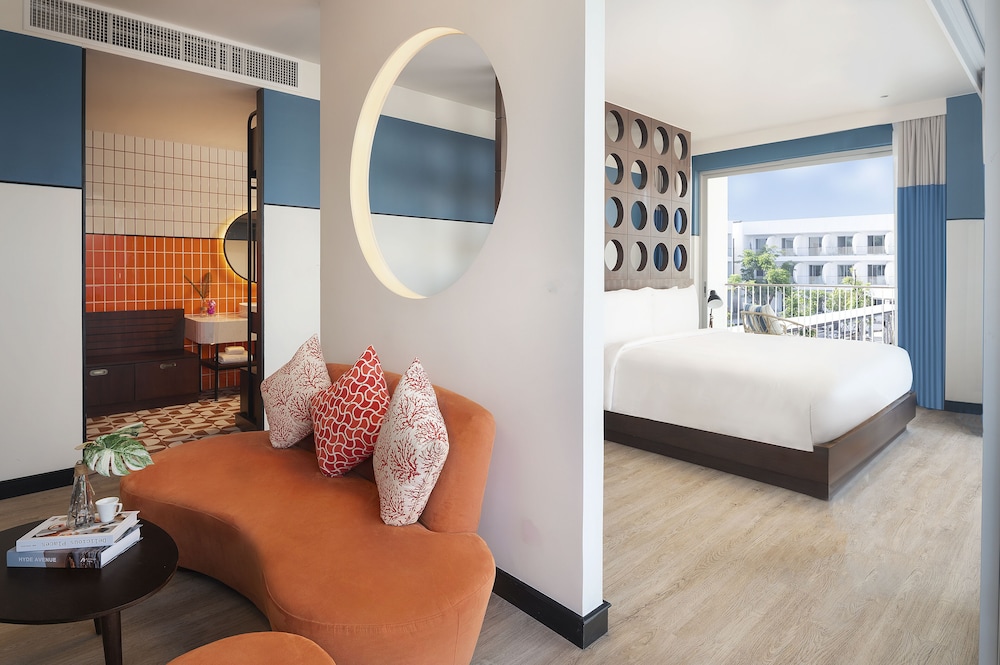Groovy Sea View Suite - Photo 5