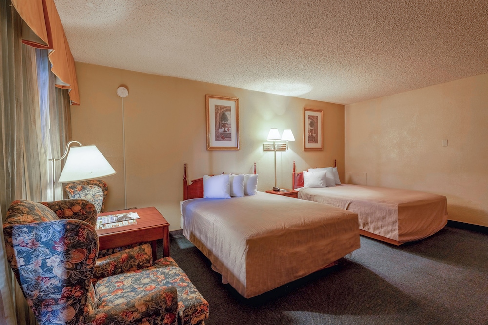 Room, 2 Queen Beds, Smoking
