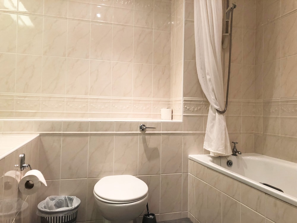 Traditional Apartment, 3 Bedrooms, Garden View photo 3