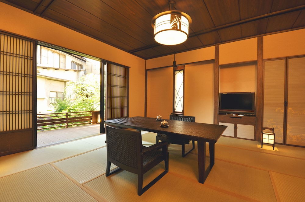Japanese Style Superior Room with Private Bath (Kutsurogi no ma),Private Bath 30mins + InRoomDining photo 3