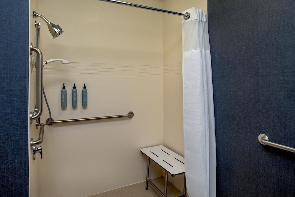 Suite, 2 Bedrooms - Photo 13