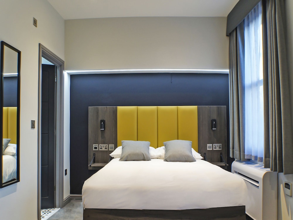 Family Room, Multiple Beds